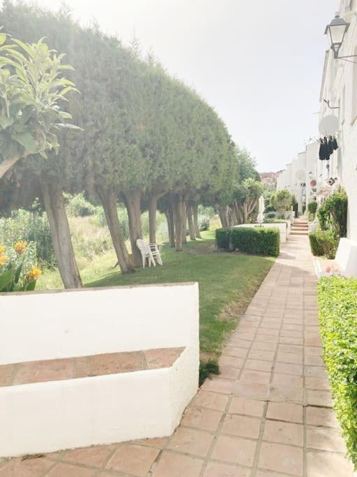 Apartamento Entero Con Solarium En Sabinillas, Con Piscina Y Al Lado Del Puerto De La Duquesa Manilva Esterno foto