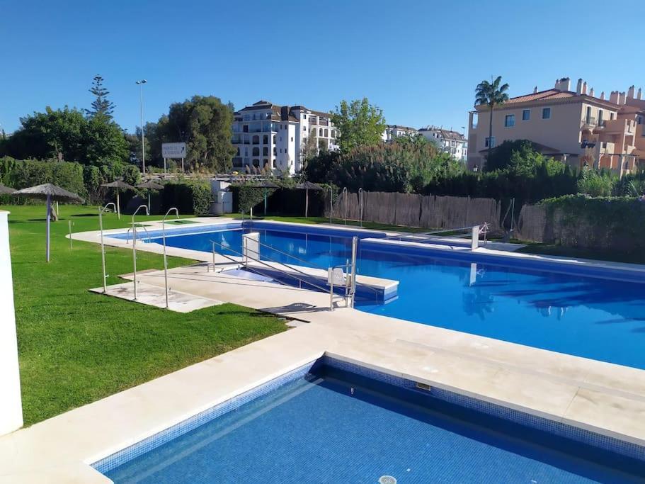 Apartamento Entero Con Solarium En Sabinillas, Con Piscina Y Al Lado Del Puerto De La Duquesa Manilva Esterno foto
